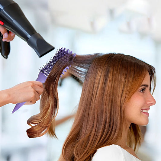 brosse a cheveux demelante utilise avec seche cheveux