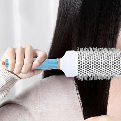 Brosse cheveux bouclés utilisée pour assouplir les cheveux