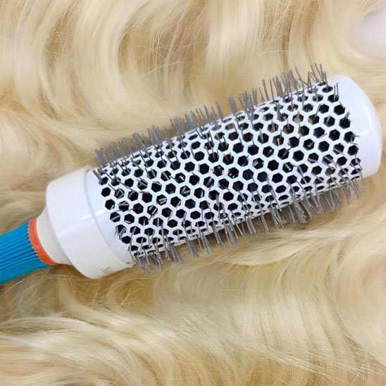 Brosse cheveux bouclés | DéméliDoux - Galerie de la coiffure